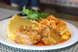 Polenta, fortaia e galinha, receitas tradicionais do Restaurante Mastella