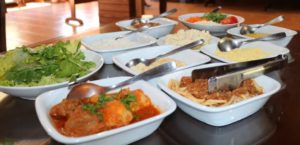 Almoço com receitas tradicionais do Tramonto Restaurante e Café