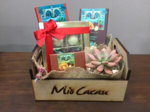 Cesta de chocolate da Mio Cacau é uma opção para deixar o Dia das Mães mais doce