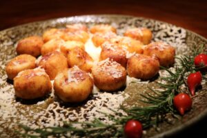 Nhoque frito é uma das especialidades do Capo & Gin