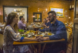 Casa do Chico proporciona uma experiência pelos sabores das tradicionais pizzas e Galeto Al Primo Canto